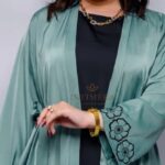 Abaya Kimono de Luxe en Tissu Prada – Édition INTÉMIRA – Image 8