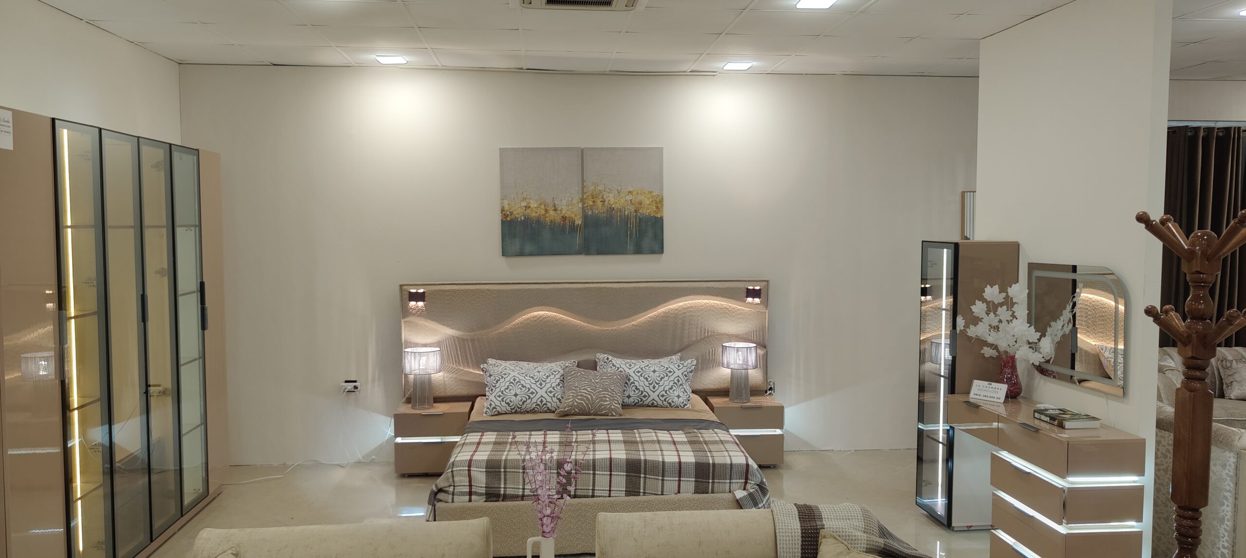 oplus_2097152 Chambre à Coucher Adulte Moderne High Gloss - Finition Brillante & Éclairage LED | Palayra – Image 1