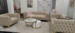 Salon Chesterfield de Luxe Scorpion - Capitonnage Main & Piétement Doré | Palayra